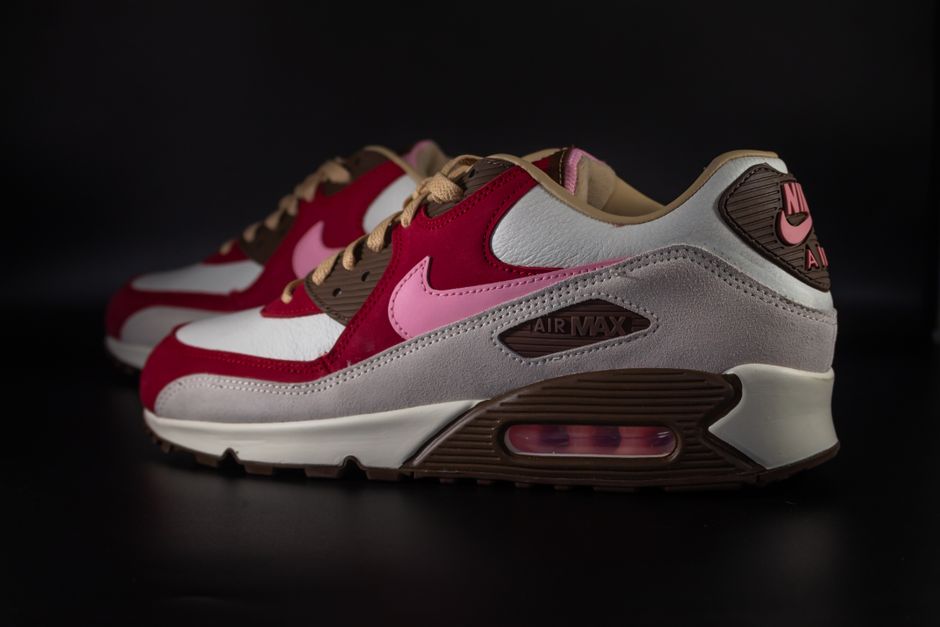 Close-up of stylish Nike Air Max sneakers in vibrant colors on a dark backdrop.